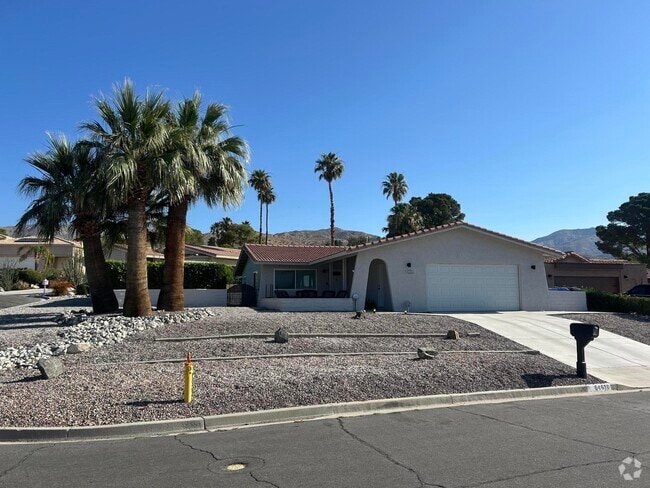 Building Photo - 64610 Pinehurst Cir Rental