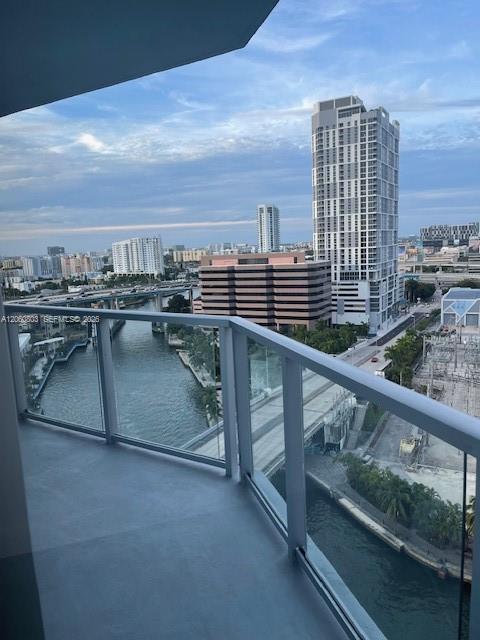 Photo - 185 SW 7th St Unidad 1605