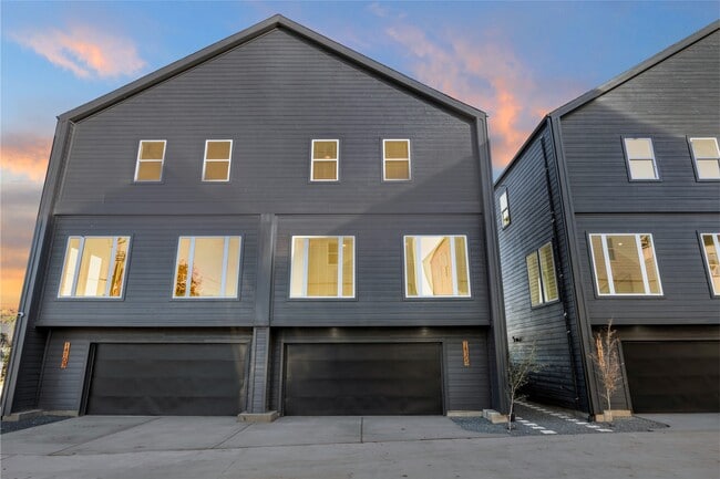 Building Photo - 14109 W Forest Dr