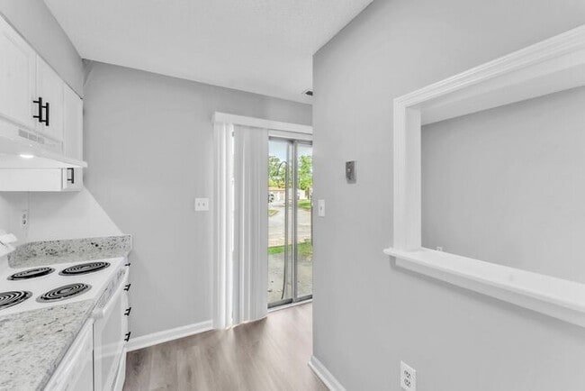 Photo - *NEWLY RENOVATED* 2 Bedroom Townhouse in D...