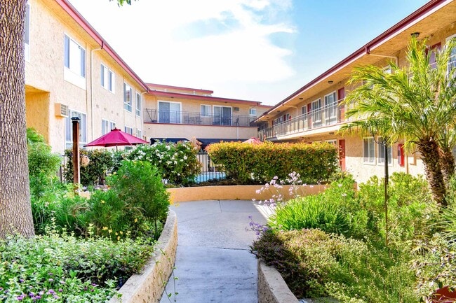 Sunset Ridge at La Crescenta - Sunset Ridge at La Crescenta Apartments