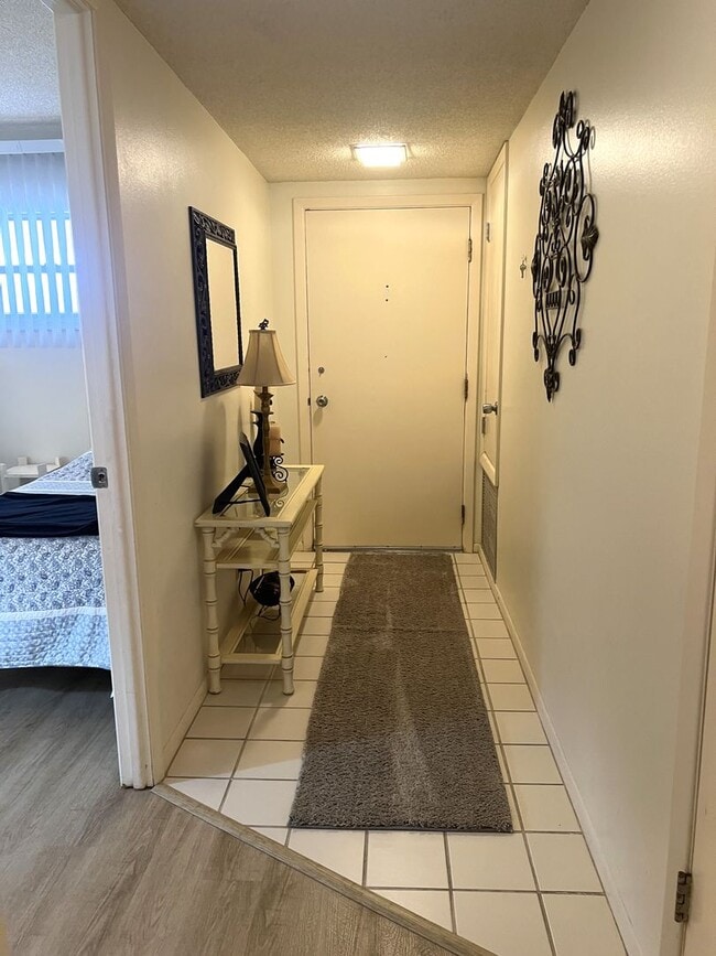 Photo - 2BR/2BA Ground Level Condo in Venice Ave C...