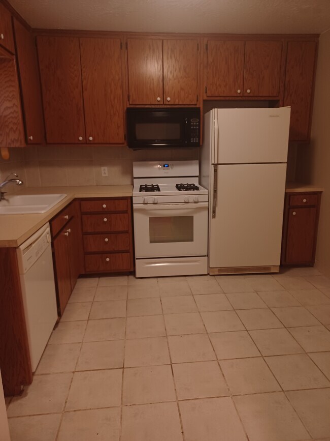 Photo - 208 Acoma Dr