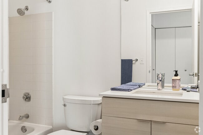Convertible- 656SF - Bathroom