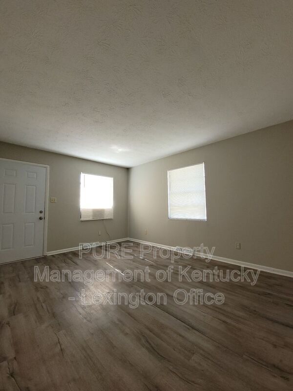 Photo - 627 Silverleaf Dr