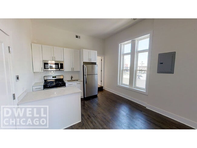 Building Photo - 2362 N Clybourn Ave Unit 3F