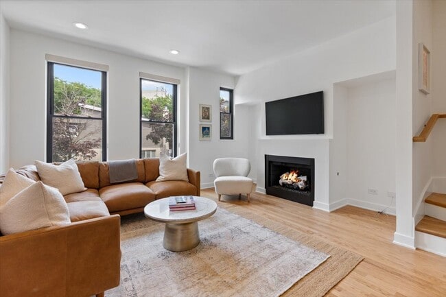 Photo - 1640 N Bissell St