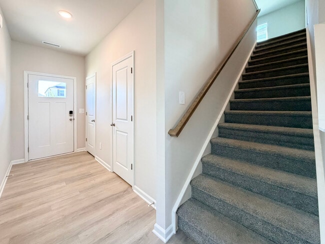 Photo - 645 Red River Dr