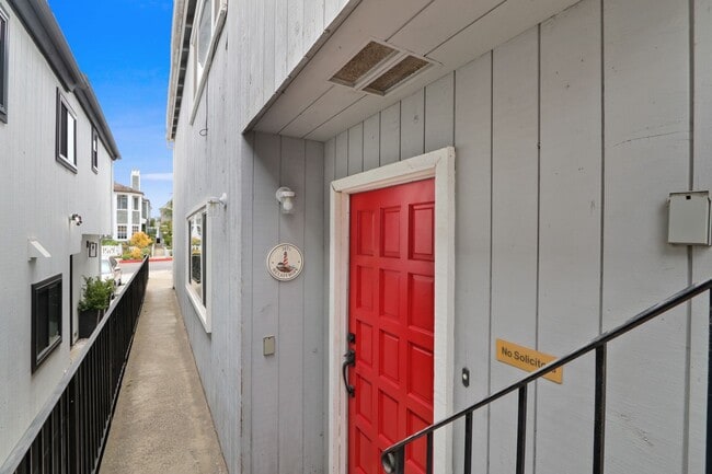 Photo - Coastal Living in the Heart of Corona del Mar