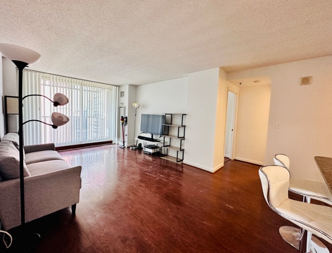 Photo - 8 Museum Way Unidad 1601 Rental