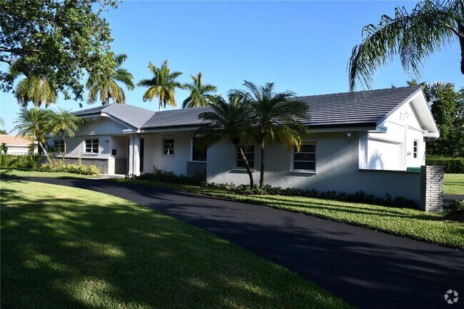 Building Photo - 7200 SW 132nd St Rental