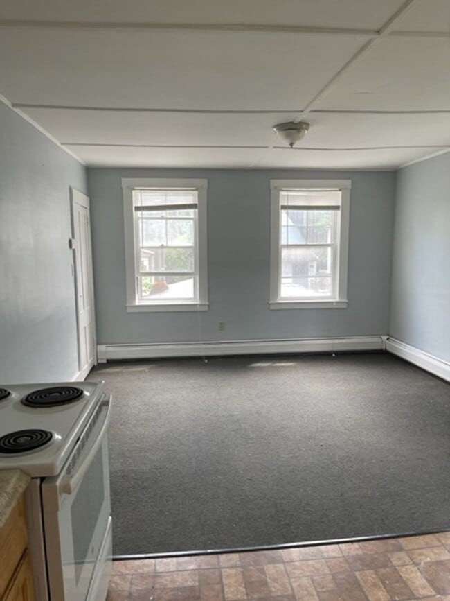 Photo - 38 Railroad St