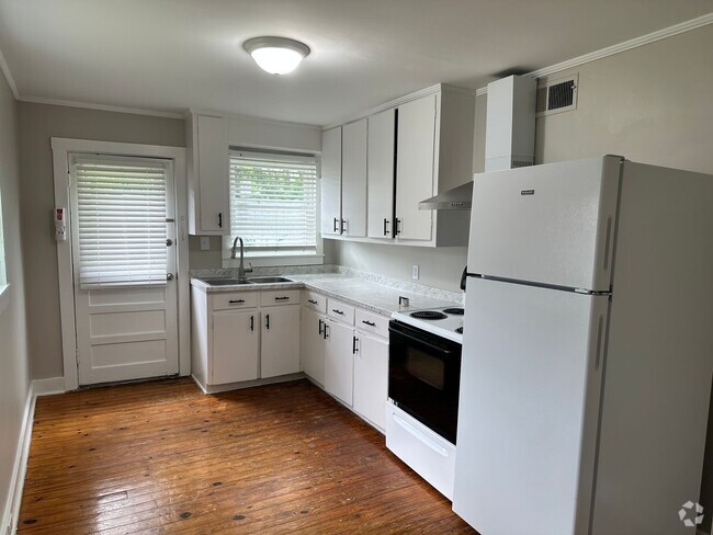 Building Photo - 426-428-428 Smith St Unit 426 Smith st Rental