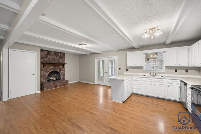 Photo - 415 Hill St