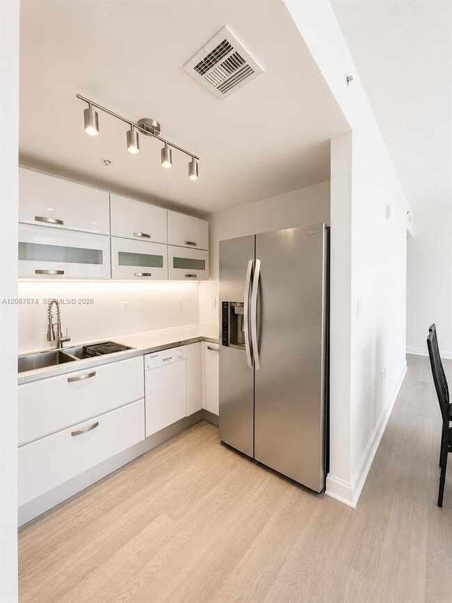 Photo - 6580 Indian Creek Dr Unit 410