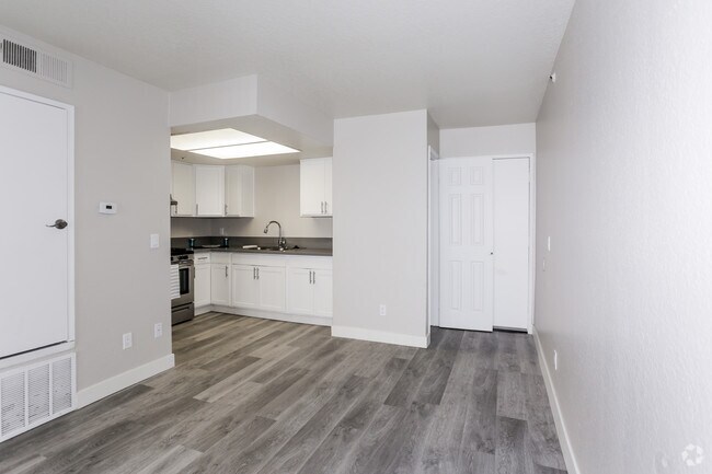 1BR, 1BA - 535 SF