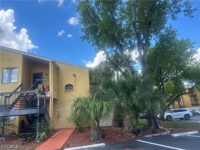 Building Photo - 2875 Winkler Ave Unit 511