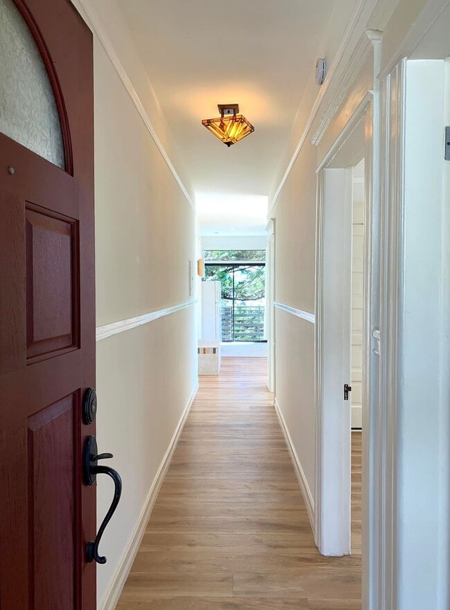 Photo - UPDATED BRIGHT 2BR/1BA  Top Floor Noe Valley 29th/Noe East/West VIEWS