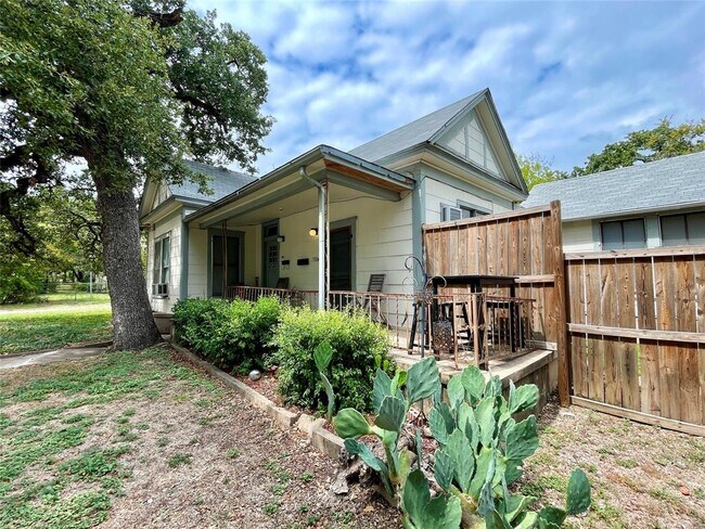 Photo - 708 W 31st St