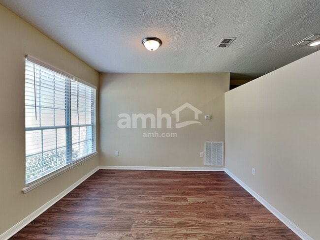 Photo - 711 Red Cedar Ct