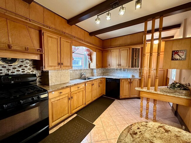 Photo - 5738 Melvin St