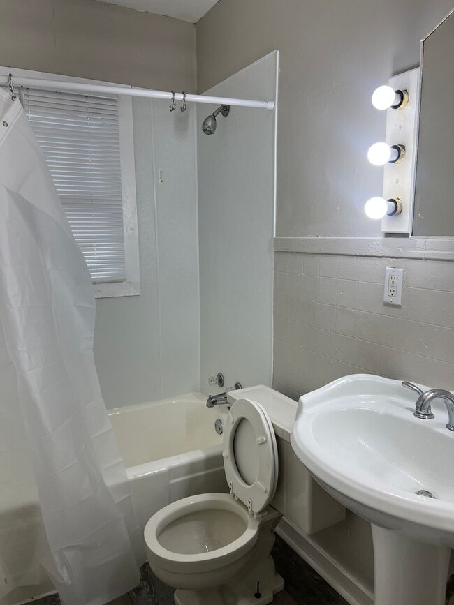 Photo - 235 N Oakland Ave Unit 235 N Oakland Ave