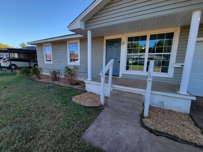 Building Photo - 4708 SE 18th St