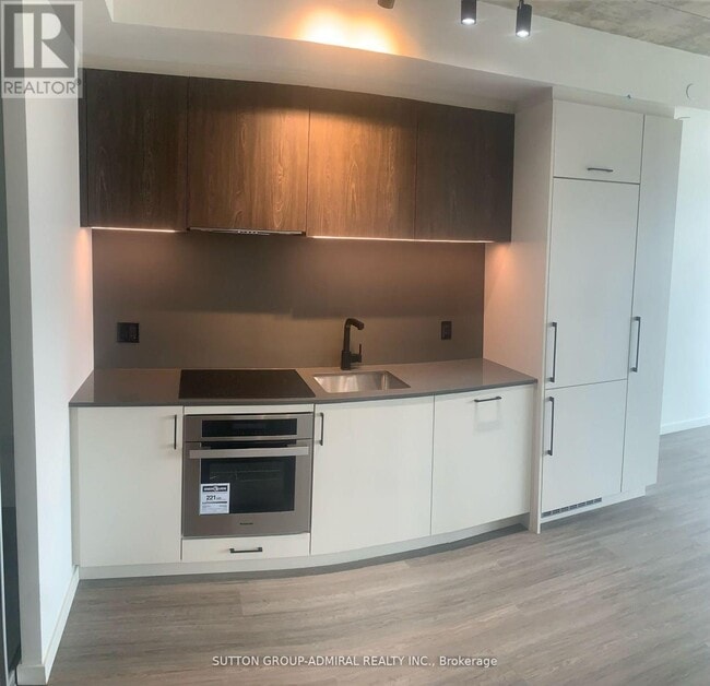 Photo - 689 The Queensway Unit 522