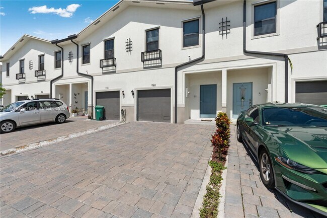 Photo - 1150 SW 6th Ave
