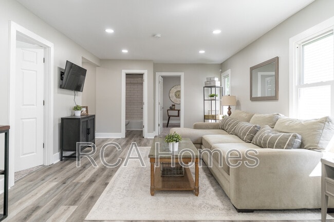 Photo - 537 N Sheffield Ave