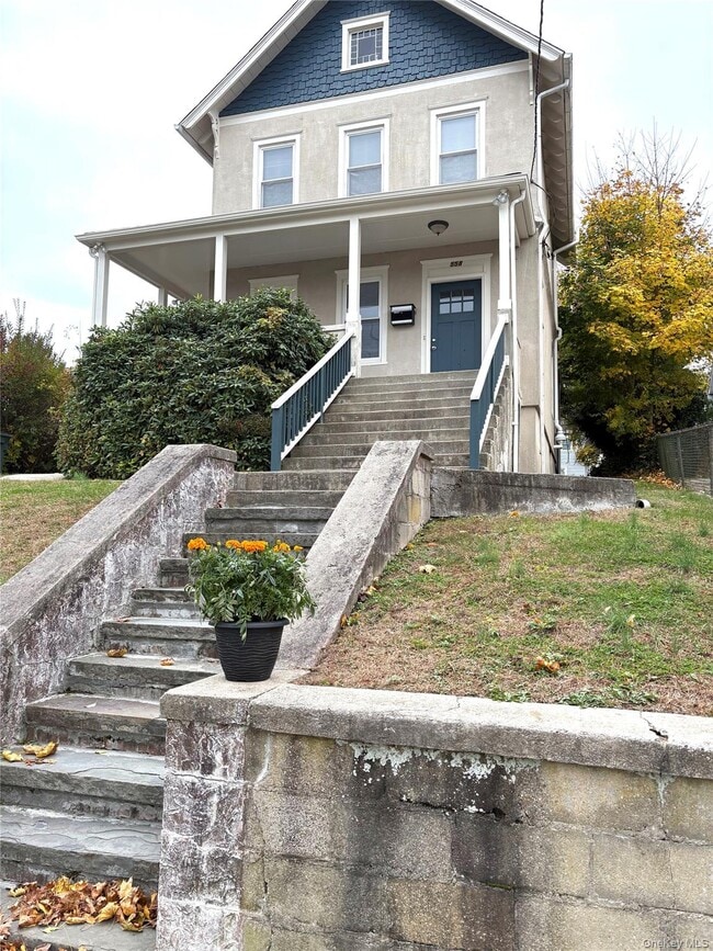 Building Photo - 558 Locust Ave