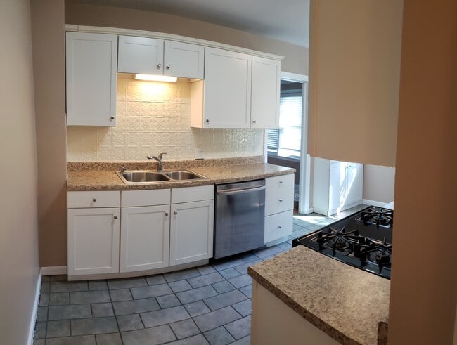 kitchen - 4244 S 15th Ave Unit 4244