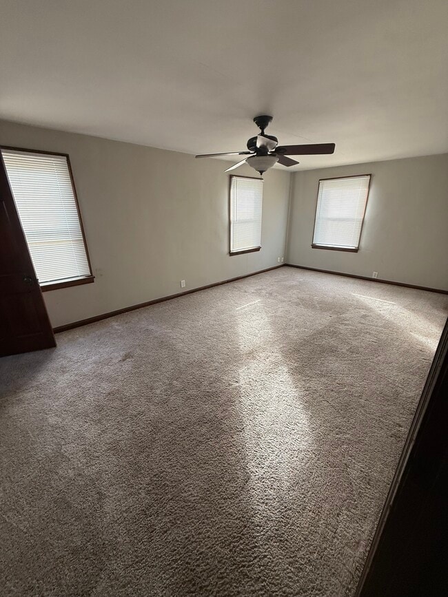 Photo - 2123 Linden Rd