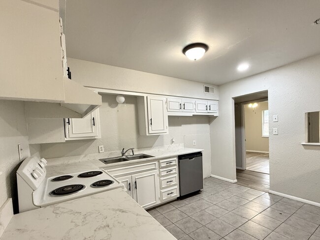 Photo - 525 Cottonwood St