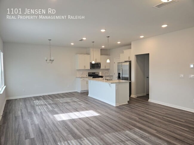 Photo - 1101 Carr Rd