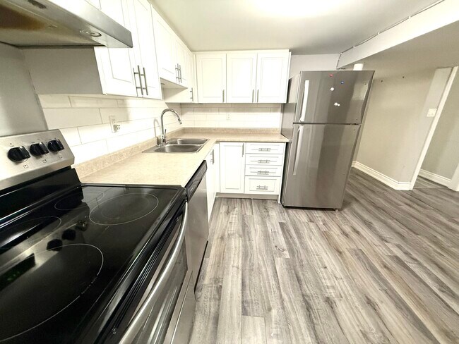 Photo - 282 E 33rd St