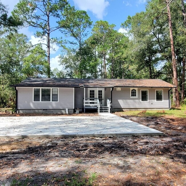 Building Photo - Southern Comfort Living: Exquisite 3BR/2BA...