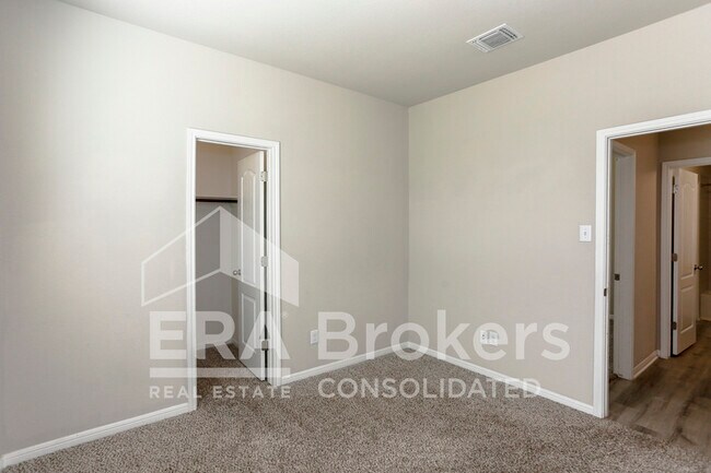 Photo - 1236 Grand Oak Trl