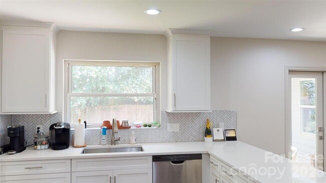 Photo - 1329 Mockingbird Ln
