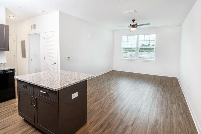 Photo - Seminole Square