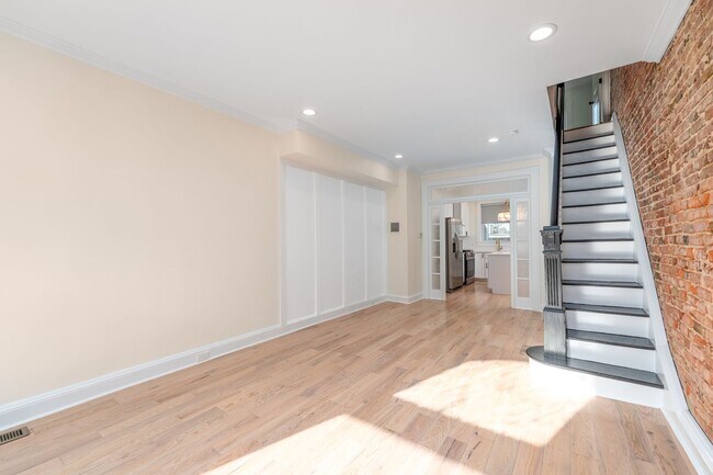 Photo - 432 S Robinson St