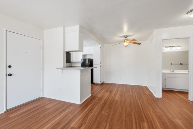 215 Woodland Pkwy