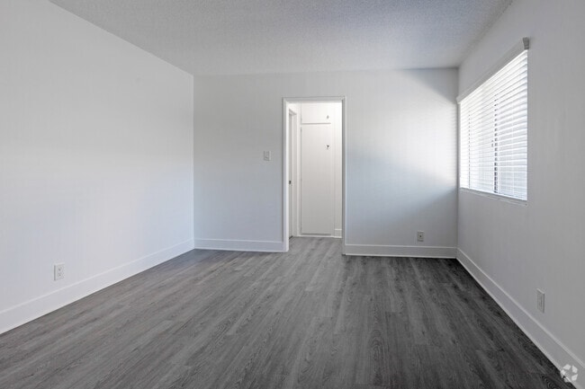 1BR, 1BA - 520SF