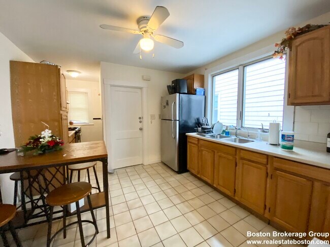Photo - 11 Romsey St Unit 2