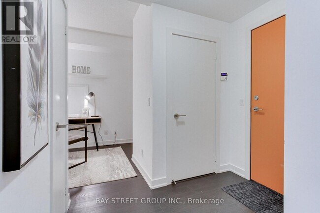 Photo - 199 Richmond St W Unit 517