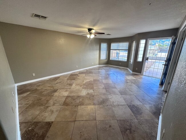 Photo - 538 Roadrunner Dr