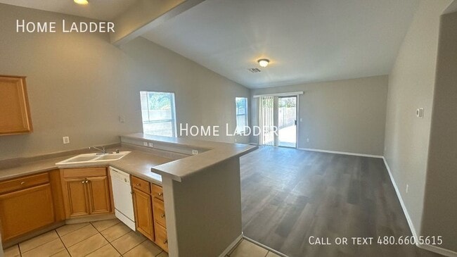 Photo - 10805 W Wilshire Dr