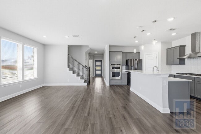 Photo - 555 Purple Heart Dr