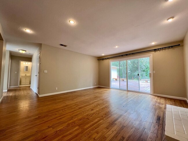 Photo - Spacious 4-Bed / 2-Bath Rancher near Linda Mar Beach