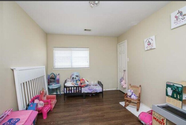 1506 Lochstone Dr